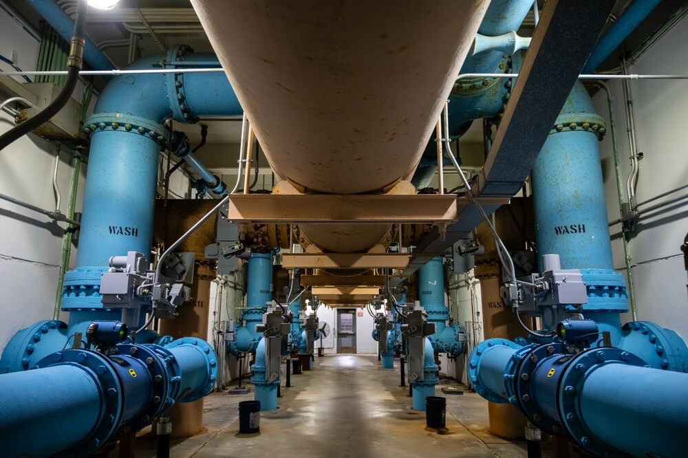 Das Trinkwasserverteilnetz in der Schweiz erstreckt sich inklusive der Hausanschlussleitungen über rund 97 000 Kilometer, was rund zweieinhalbmal dem Erdumfang entspricht. Hochrechnungen zeigen jedoch, dass diese 97 000 Kilometer lediglich 20% der gesamten Trinkwasserinstallation ausmachen. Die anderen 80%, d.h. weitere rund 390 000 km sind in den Schweizer Gebäuden installiert
